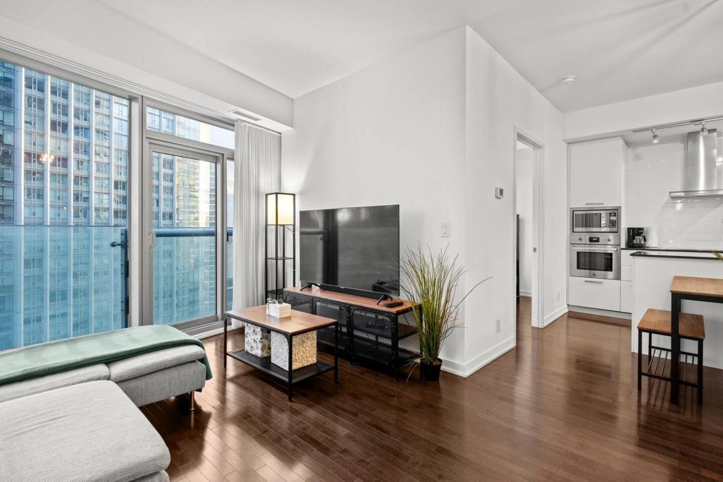 Home Away From Home Toronto Bagian luar foto