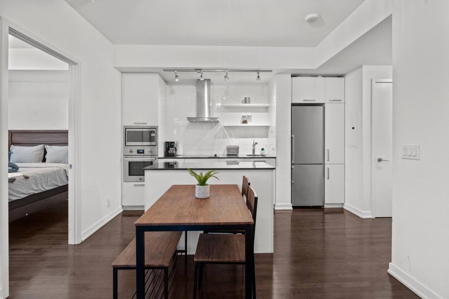 Home Away From Home Toronto Bagian luar foto