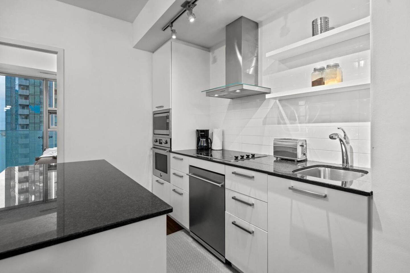 Home Away From Home Toronto Bagian luar foto